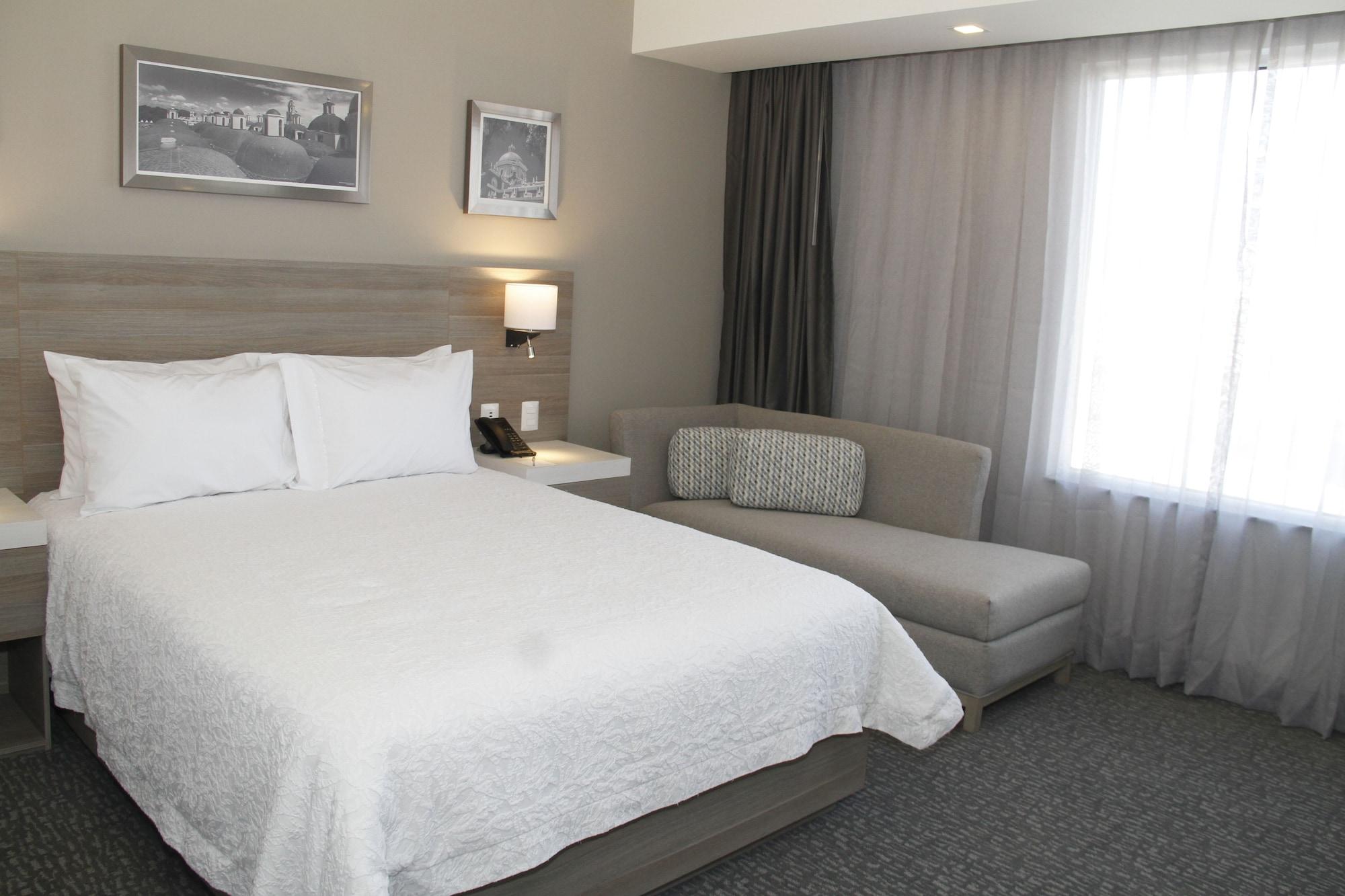 Hampton Inn & Suites By Hilton Puebla Extérieur photo