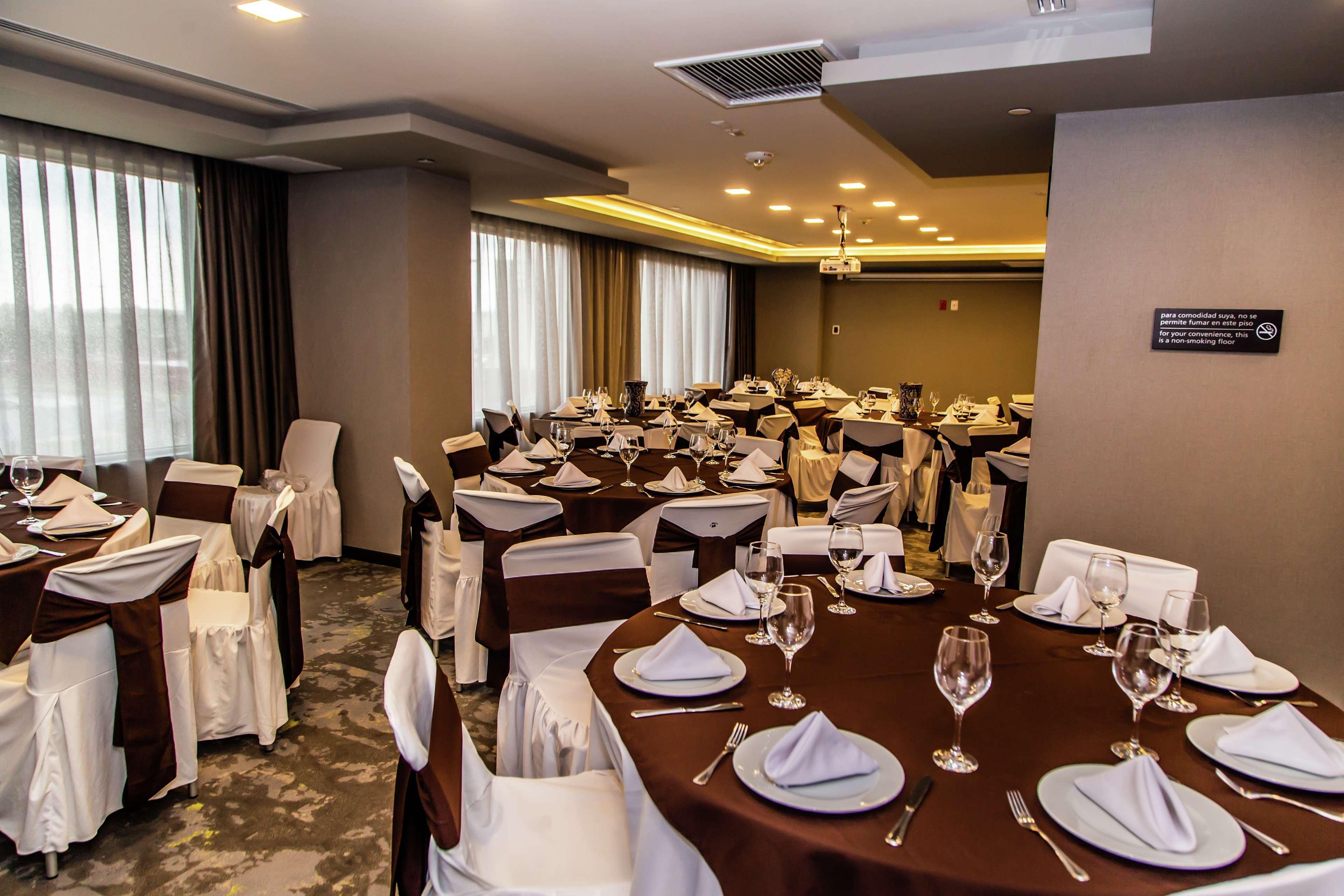 Hampton Inn & Suites By Hilton Puebla Extérieur photo