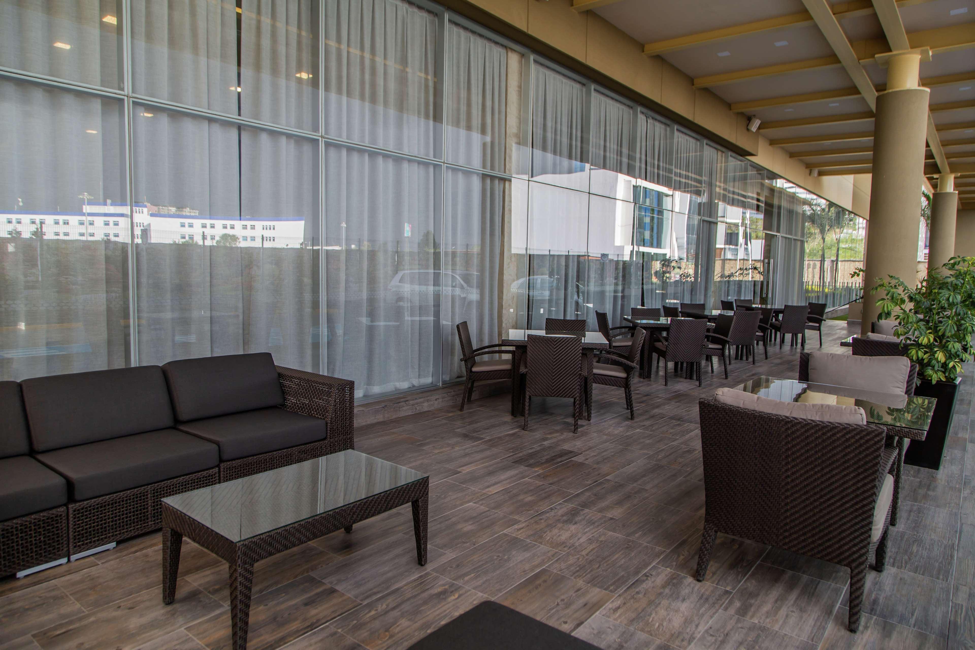 Hampton Inn & Suites By Hilton Puebla Extérieur photo