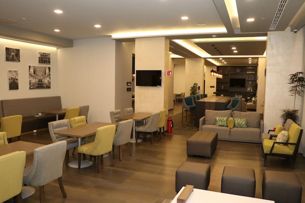 Hampton Inn & Suites By Hilton Puebla Extérieur photo